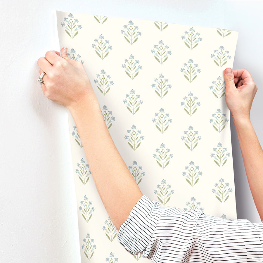 3125-72351 Kova Aquamarine Floral Crest Wallpaper