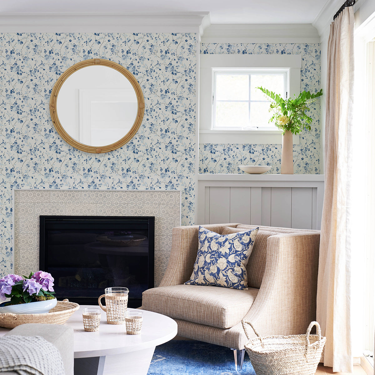 3122-10902 Glinda Navy Floral Trail Wallpaper