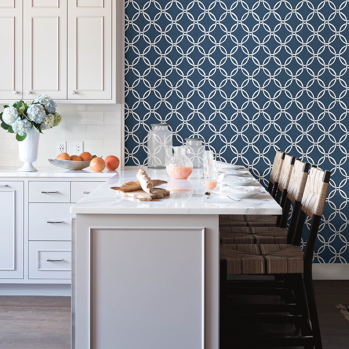 3122-11002 Quelala Navy Ring Ogee Wallpaper