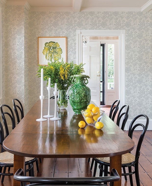 4074-26629 Helen Light Grey Floral Trail Wallpaper