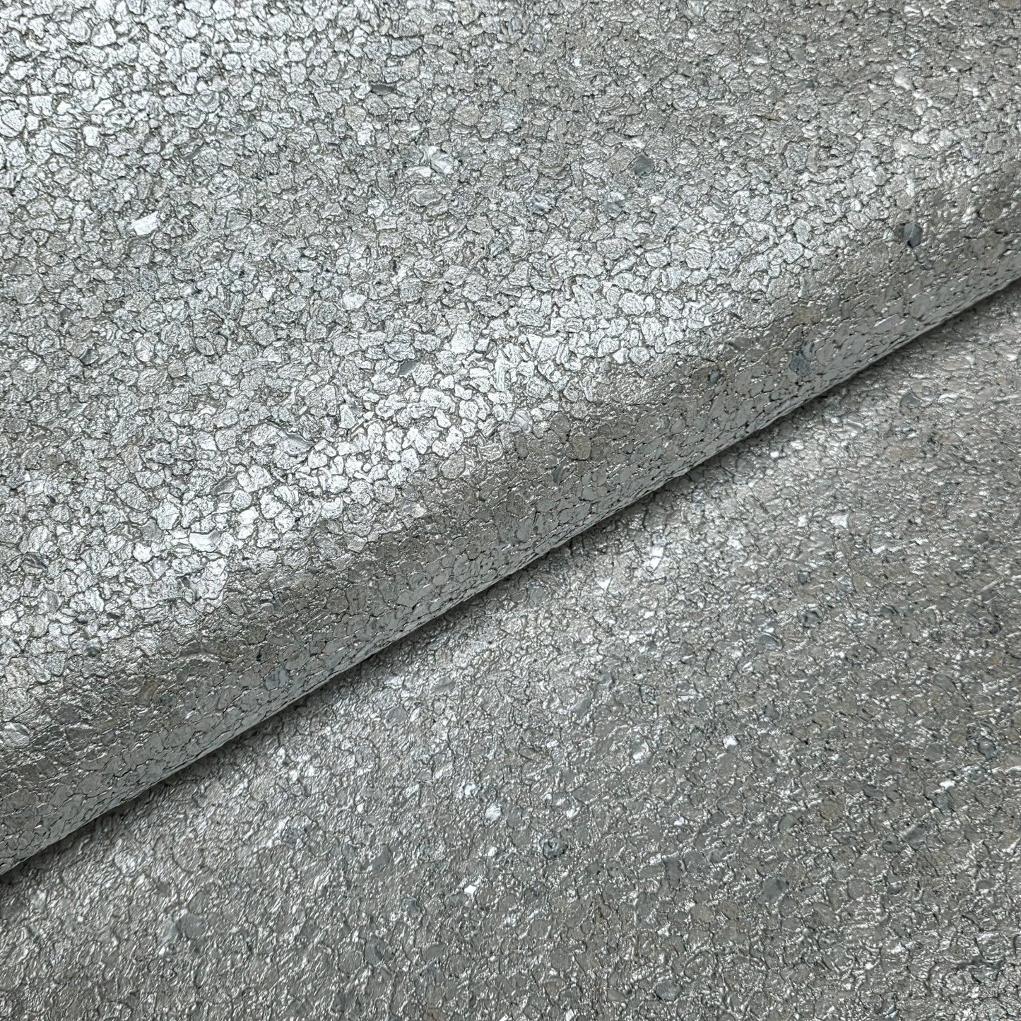 WM0002MBP Gray silver metallic Pearl Big Chip Natural Real Mica Stone Wallpaper Textured