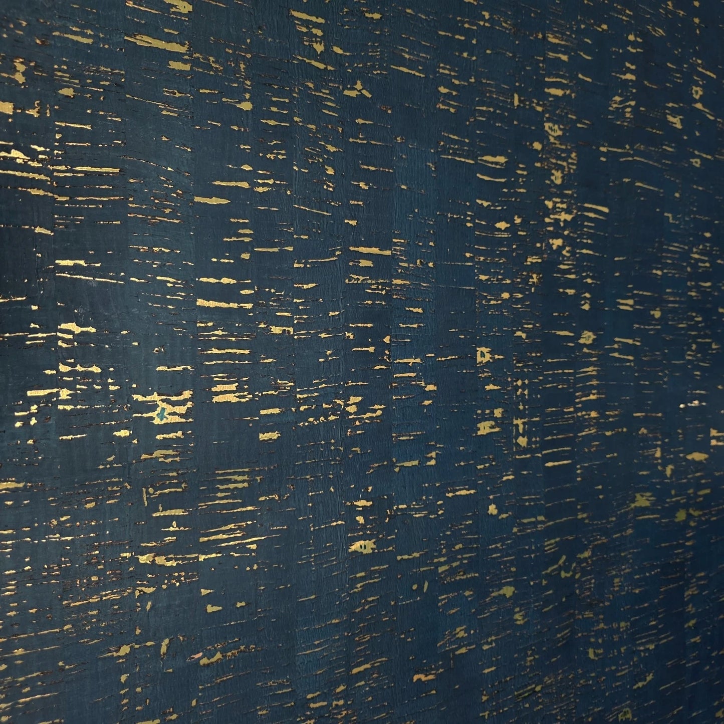 WM865301 Enhanced natural cork deep navy gold metallic foil striped textured Wallpaper